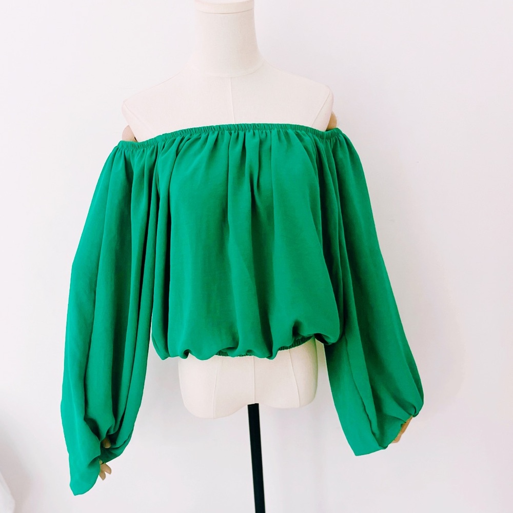 NWT WILD LOVE TOP 💚